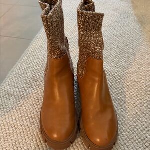 Women’s Tan Leather Sock-Style Chelsea Boots